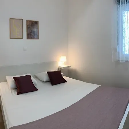 Villa Opuzen アパート